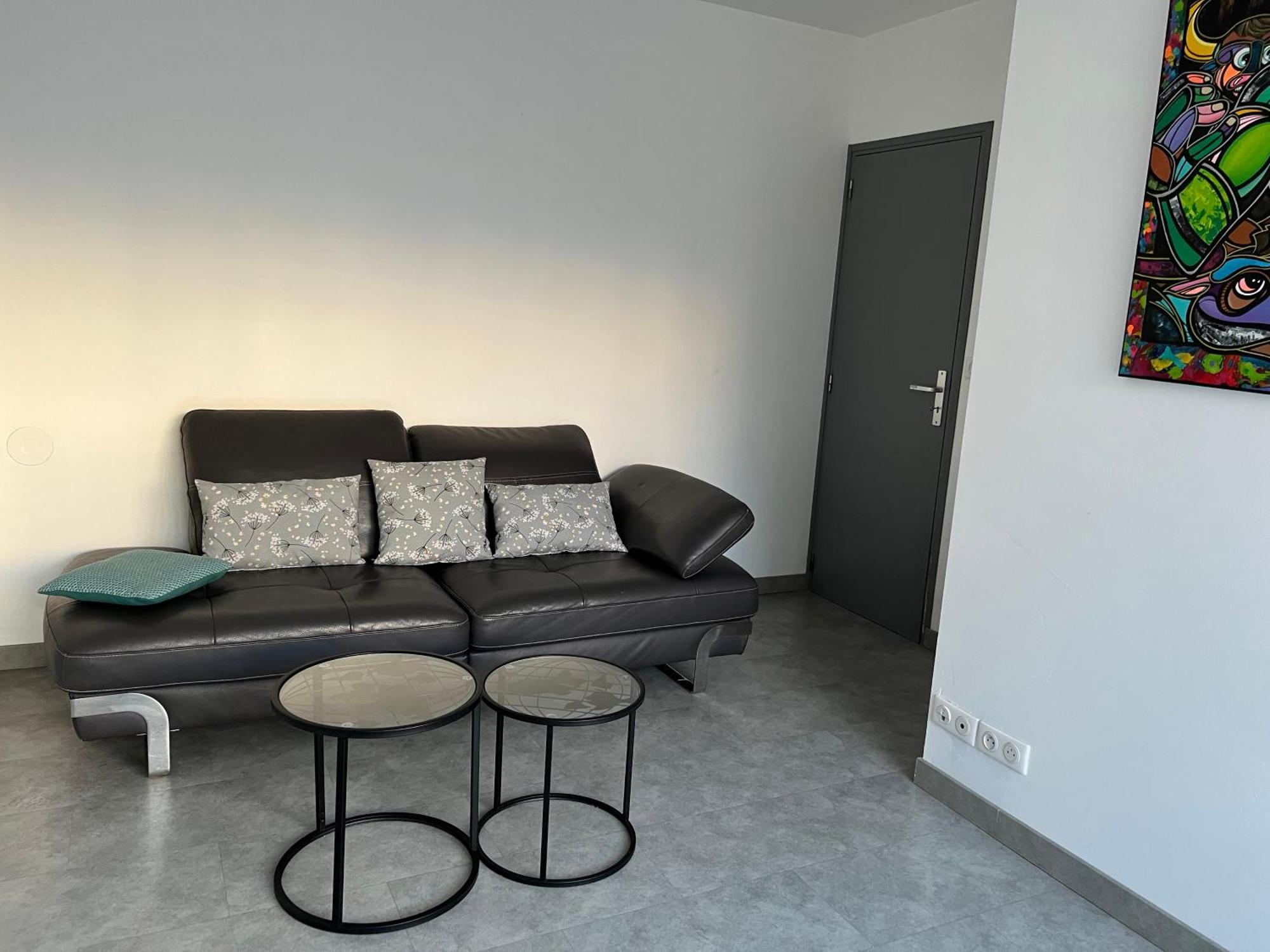 Habitación en casa particular Avec Salle D'eau Privee Dans Partage 200 M Du Tram *
