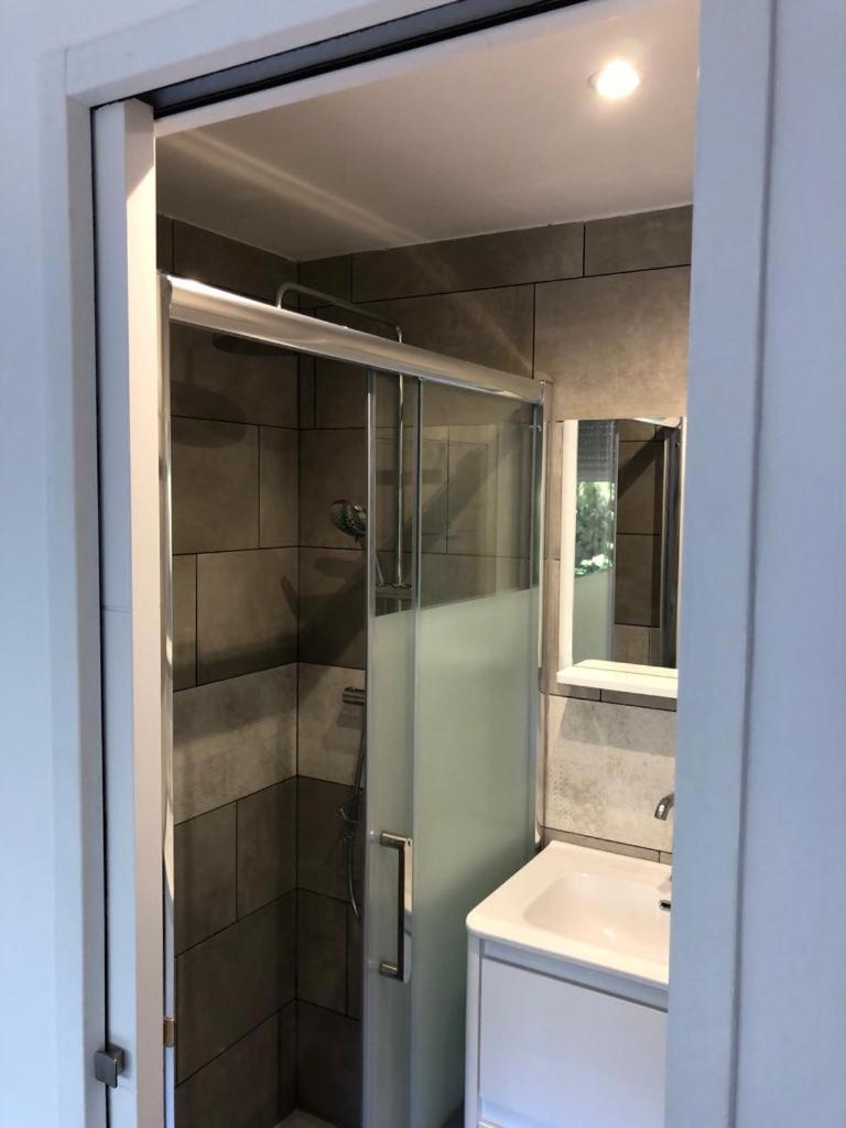 Habitación en casa particular Avec Salle D'eau Privee Dans Partage 200 M Du Tram